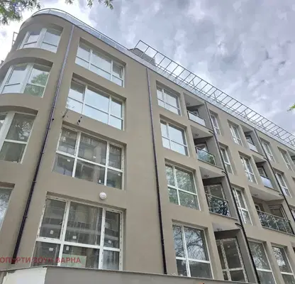 Снимка 2 — Четиристаен апартамент с три тераси в Колхозен пазар, Варна