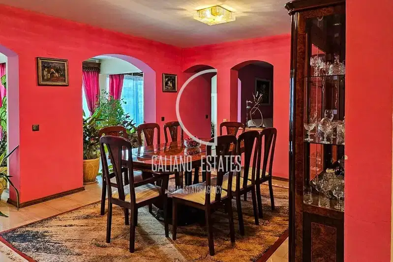 4-bedroom apartment in Sofiya, Krasno Selo