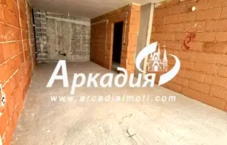 Просторен 4-стаен апартамент с две тераси в Кършияка, Пловдив