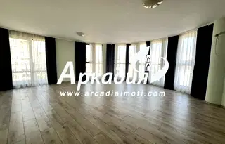 Просторен 4-стаен апартамент с панорамна гледка в Кършияка, Пловдив