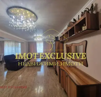 Снимка 5 — Просторен 4-стаен апартамент с две тераси в Кършияка, Пловдив