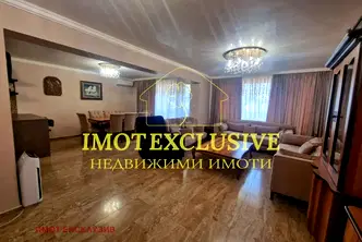 Просторен 4-стаен апартамент с две тераси в Кършияка, Пловдив