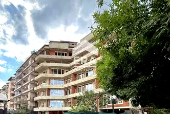 Многостаен апартамент в София, Лагера