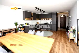 Многостаен апартамент в София, Лагера