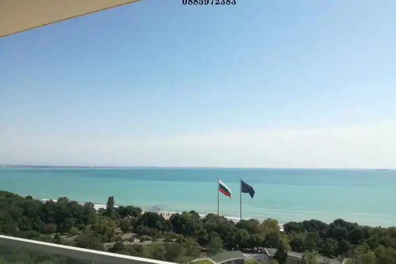 Многостаен апартамент в Бургас, Лазур
