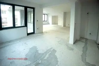 Четиристаен апартамент с три балкона в Манастирски ливади, София
