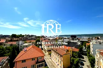 Многостаен апартамент във Варна, Операта