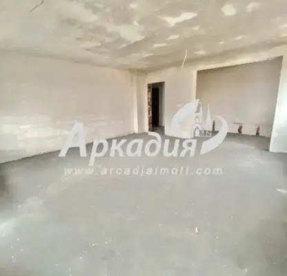 Снимка 4 — Просторен 4-стаен апартамент с две тераси в Остромила, Пловдив