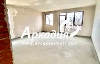 Просторен 4-стаен апартамент с две тераси в Остромила, Пловдив