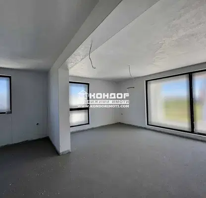 Снимка 2 — Многостаен апартамент в Пловдив, Остромила