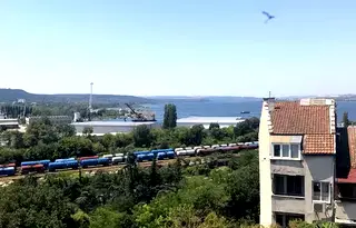 Многостаен апартамент във Варна, Погреби