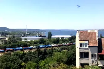 Многостаен апартамент във Варна, Погреби