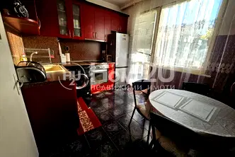 Многостаен апартамент във Варна, Погреби