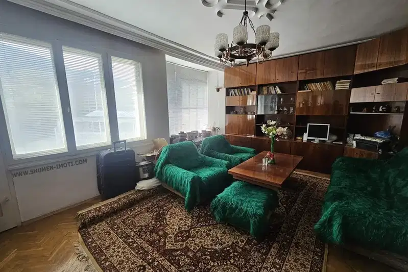 4-bedroom apartment in Shumen, Pojarnata