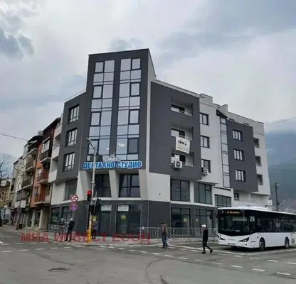 Снимка 2 — Многостаен апартамент във Враца, Река Лева