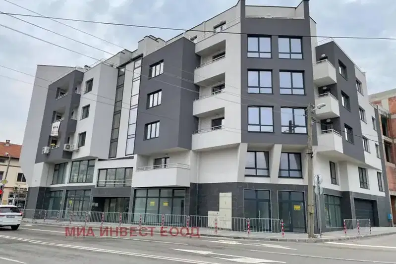 Многостаен апартамент във Враца, Река Лева