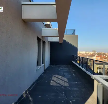 Снимка 4 — Многостаен апартамент в Пазарджик, Руски