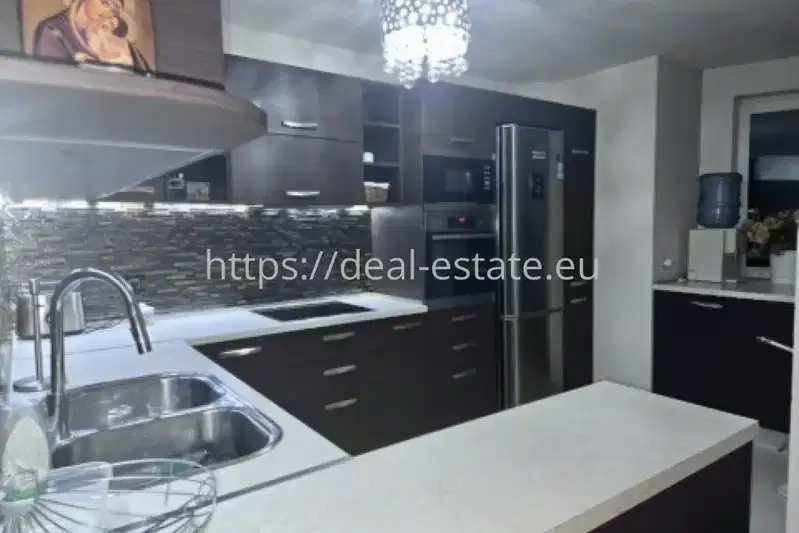 4-bedroom apartment in Благоев, Широк център