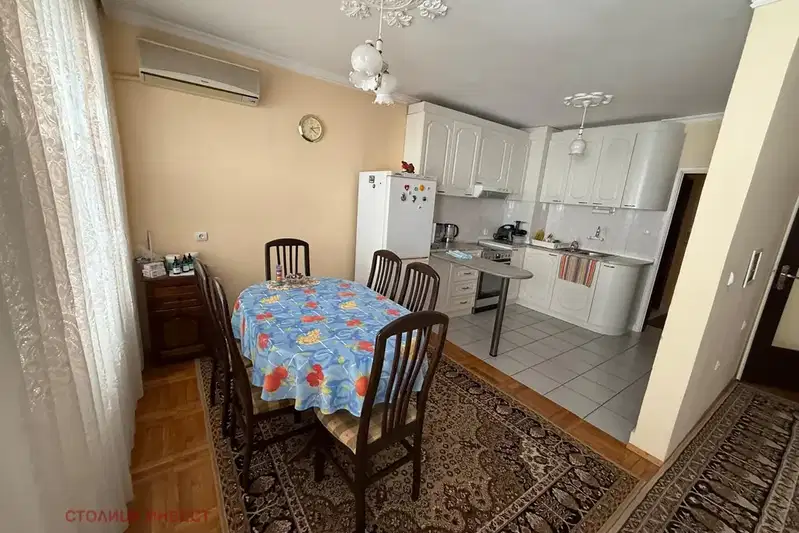 Многостаен апартамент в Русе, Широк център
