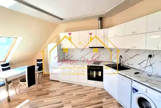Многостаен апартамент в Русе, Широк център