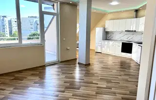 Многостаен апартамент в Русе, Широк център