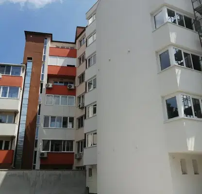 Снимка 2 — Многостаен апартамент в Русе, Широк център