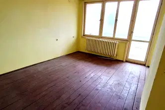 Многостаен апартамент в Добрич, Строител