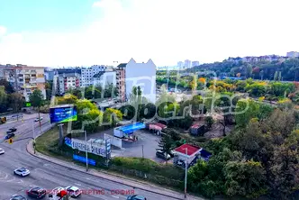 Многостаен апартамент в София, Сухата река