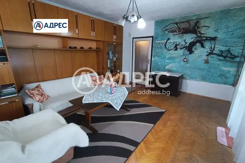 4-bedroom apartment in Раз, Варош