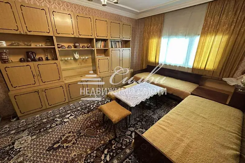 4-bedroom apartment in Tyrgovishte, Varosha