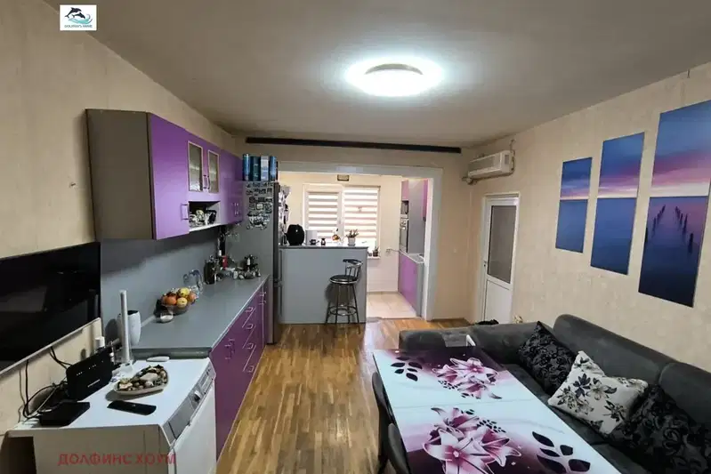 Four-room apartment with 3 bedrooms in Vladislav Varnenchik, Varna