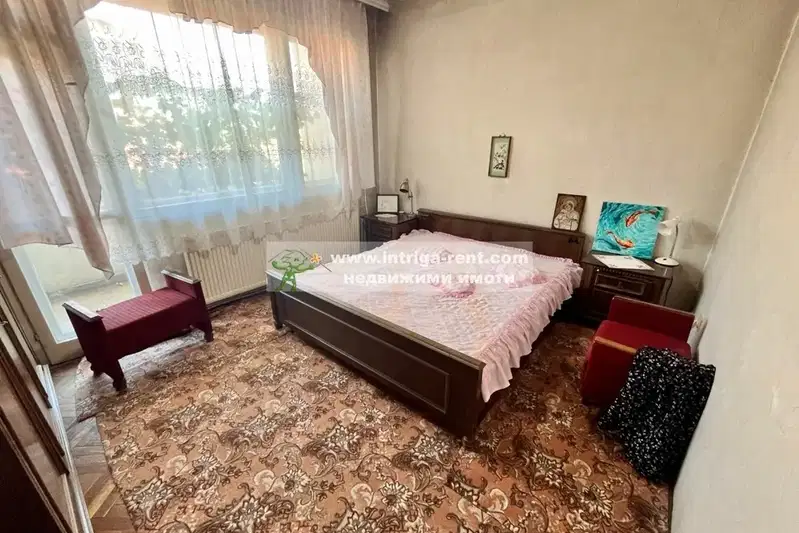 4-bedroom apartment in Haskovo, Voevodski