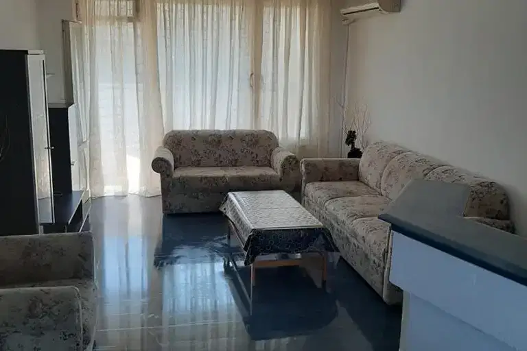 4-bedroom apartment in Kyrdjali, Vyzrojdenci
