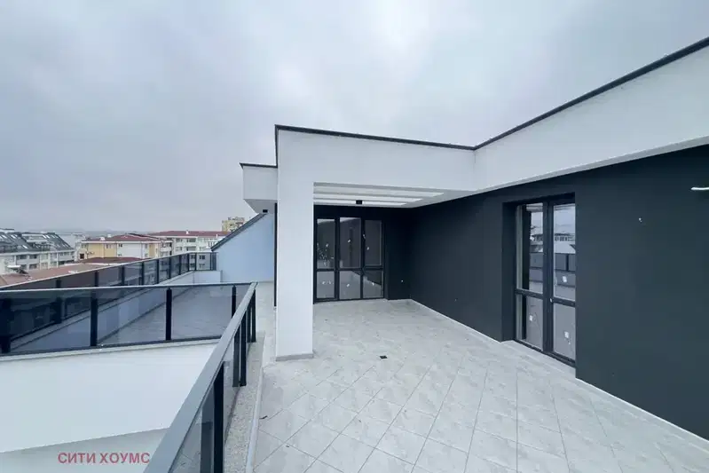 4-bedroom apartment in Kyrdjali, Vyzrojdenci
