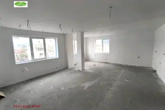 Многостаен апартамент в Русе, Ялта