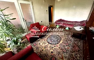 Многостаен апартамент в Търговище, Запад 1