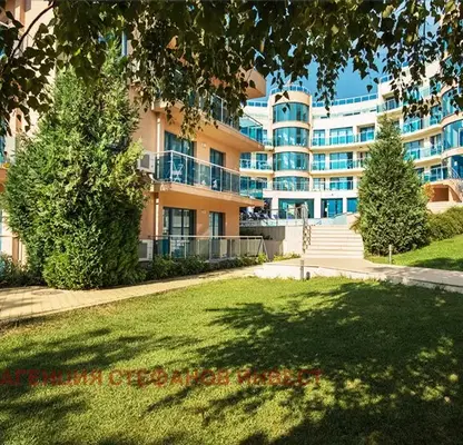 Снимка 4 — Многостаен апартамент в Бургас, Обзор