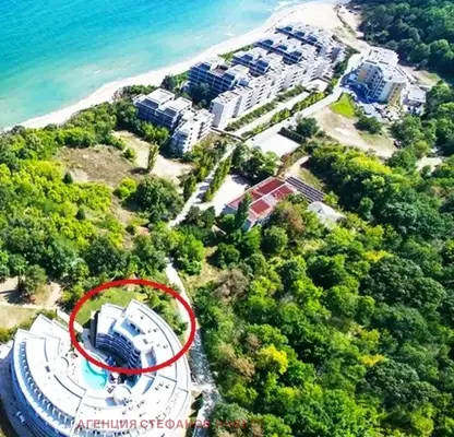 Снимка 5 — Многостаен апартамент в Бургас, Обзор