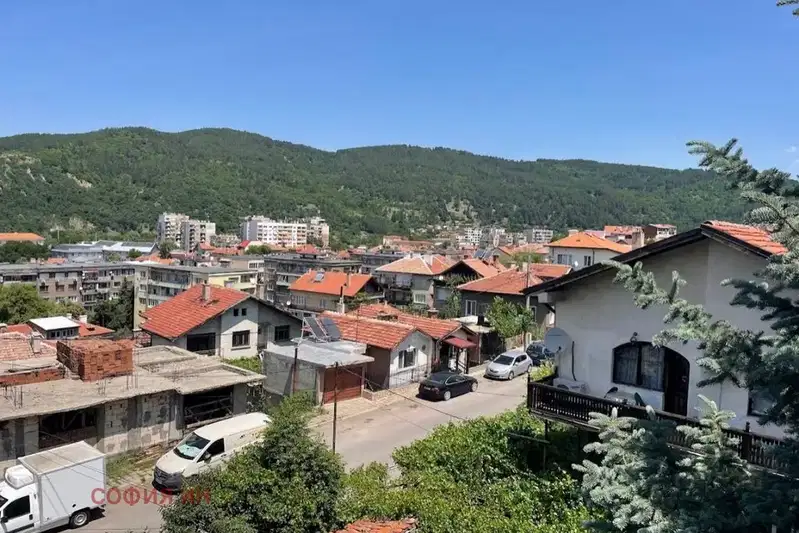 4-bedroom apartment in Oblast Kyustendil, Dupnica