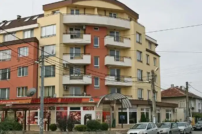 4-bedroom apartment in област София, Kostinbrod