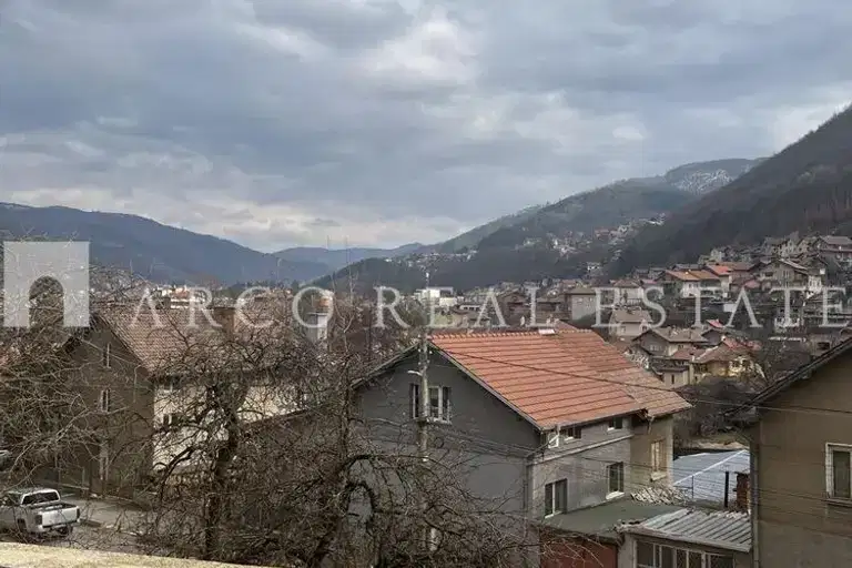 Многостаен апартамент в София, Своге