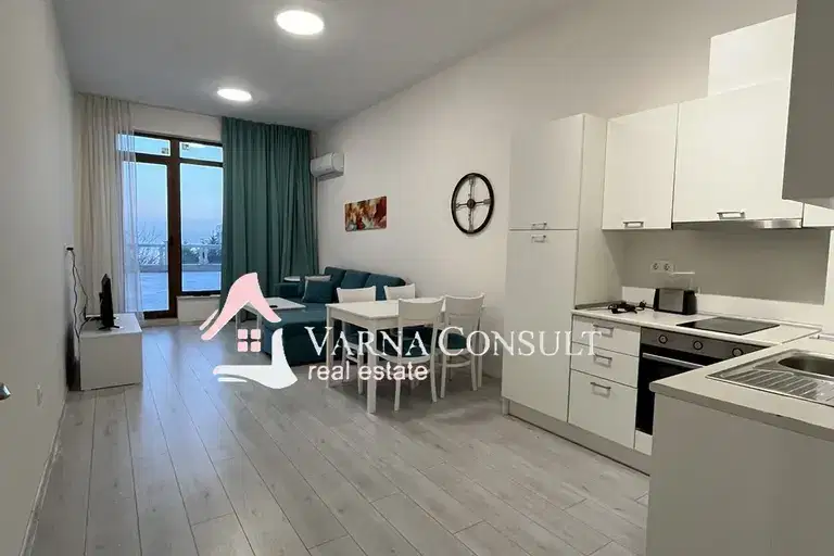 Two-room apartment in Chaika resort with pool access