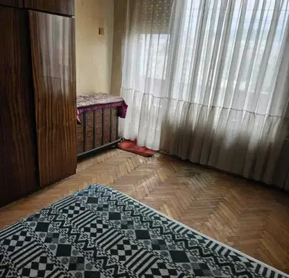 Снимка 2 — Двустаен апартамент в Шумен, 5-ти полк