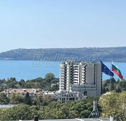 Снимка 3 — Двустаен апартамент във Варна, Бриз