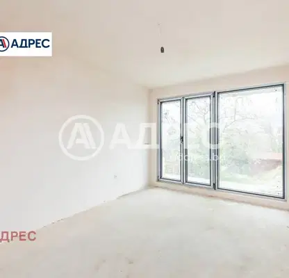 Снимка 3 — Двустаен апартамент във Варна, Бриз
