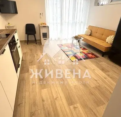 Снимка 2 — Двустаен апартамент с тераса в центъра на Варна