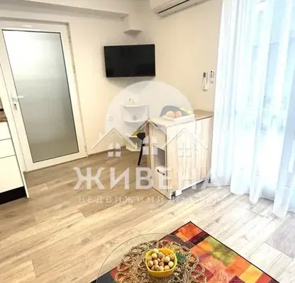 Снимка 4 — Двустаен апартамент с тераса в центъра на Варна