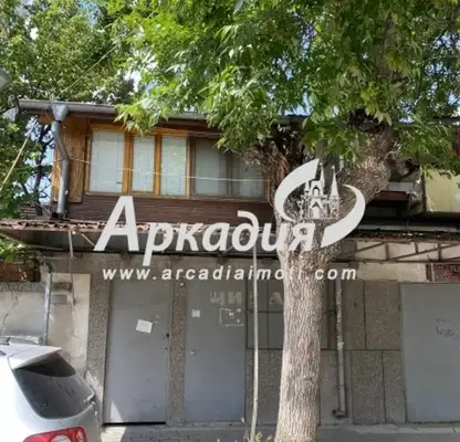 Снимка 5 — Двустаен апартамент с две нива в Център, Пловдив