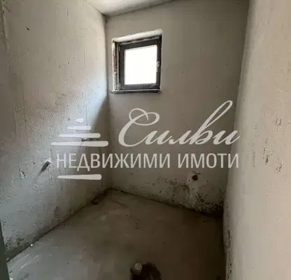 Снимка 5 — Двустаен апартамент в Търговище, Център