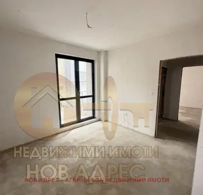 Снимка 3 — Двустаен апартамент в Търговище, Център